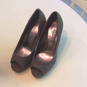 Candies gray pumps, size 6